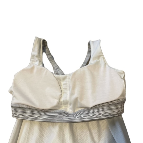 Lululemon Athletica 2-In-1 Workout Tank Top | White and Gray | Size 6, Medium - Picture 7 of 8